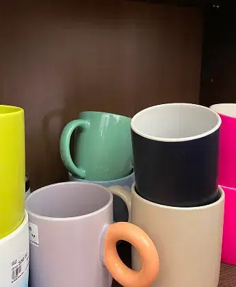 Few plain cups in different colors.